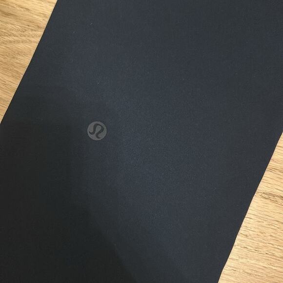 Lululemon On the Fly 7/8 Pant Navy Size 2 NWOT - Picture 6 of 6